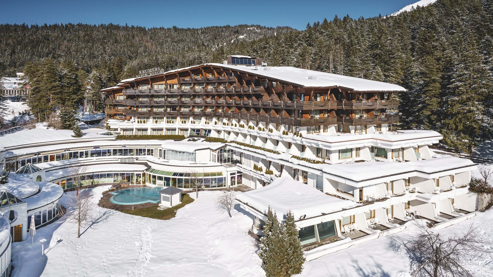 Hotel Krumers Alpin Resort im verschneiten Winterwald